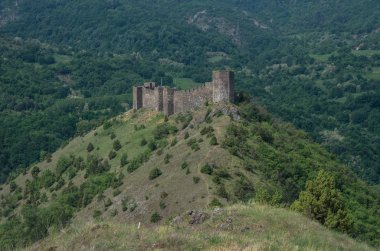 Ortaçağ Kalesi Maglic üzerinde dağ cliff, Sırbistan