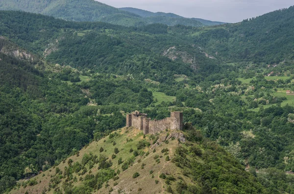 Fortaleza Medieval Mágico Acantilado Montaña Serbia —  Fotos de Stock