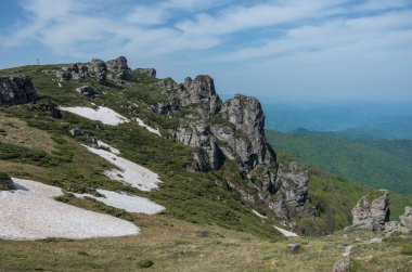 Babin zub - Stara planina, Sırbistan. Babin zub Stara Planina Dağı massif Güneydoğu Sırbistan'ın bir tepedir.