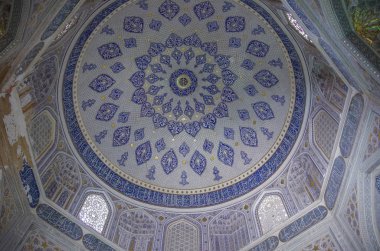 Semerkand, Özbekistan - 26 Nisan 2015: Süsleme şah-ı-Zinda memorial kompleksi, nekropol Semerkand, Özbekistan'ın mezar. UNESCO Dünya Mirası