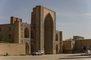 Buhara, Özbekistan - 28 Nisan 2015: Buhara Ulugbek medrese. Unesco Dünya Mirası Özbekistan'a