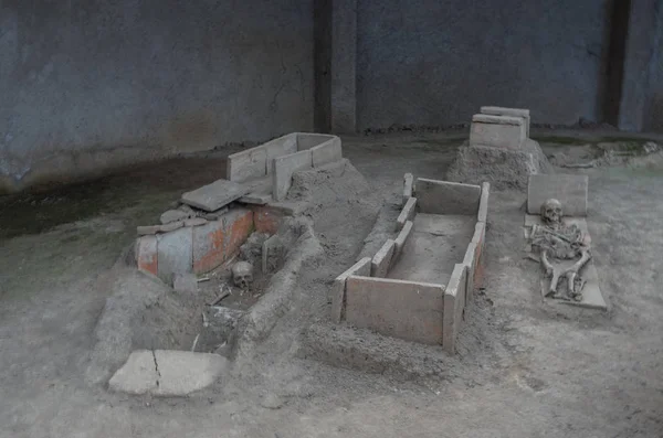 Viminacium 塞尔维亚 2018年5月1日 考古遗址罗马石棺中的骷髅 Viminacium 塞尔维亚 — 图库照片