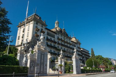 Stresa, Lake Maggiore, İtalya-Ağustos 30,2018: Grand Hotel Des Iles Borromees ve Stresa şehir set Gölü'nden görüntülemek.