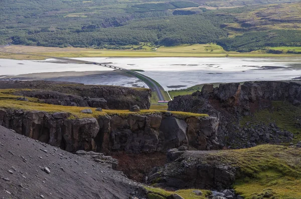 Vista Puente Sobre Lago Lagarfljot Bosque Hallormsstadarskogur Islandia — Foto de Stock