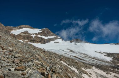Vincent Pyramid Dağı ve Monte Rosa massif Punta Indren yakınındaki Bors buzul görüntüleyin. Alagna Valsesia'da alan, İtalya