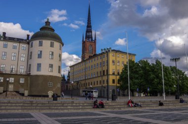 Stockholm, İsveç 22 Ağustos 2014: Stockholm Old Town (Gamla Stan) mimaride doğal yaz Panoraması
