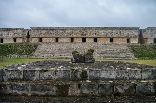 Ягуарный Трон Губернаторский Дворец Переднем Плане Uxmal Yucatan Pension Мексика — стоковое фото