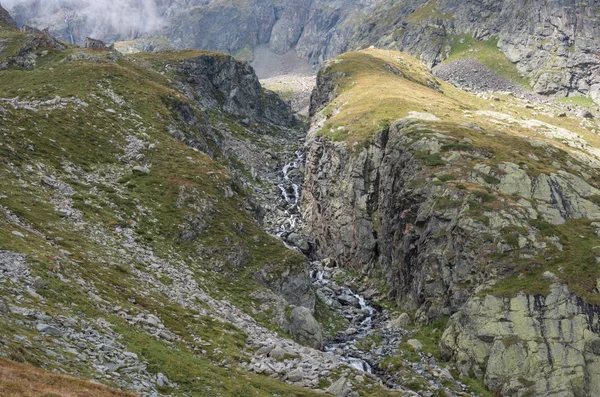 Φαράγγι Του Ποταμού Στο Βουνό Κοντά Cascata Delle Pisse Καταρράκτη — Φωτογραφία Αρχείου