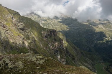Vadiye Bors Cascata delle Pisse şelale, Alagna Valsesia alan, İtalya üstten görüntülemek