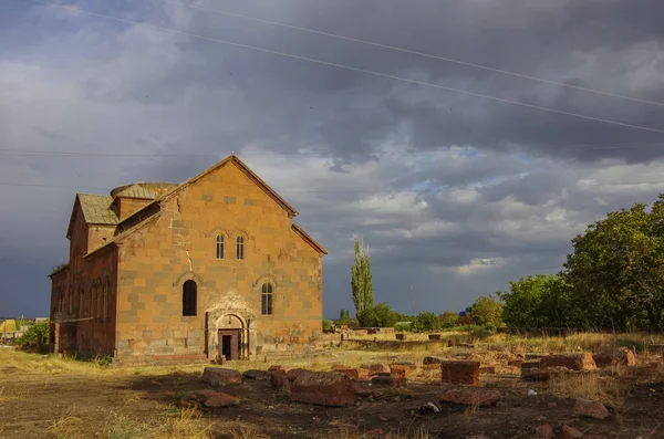 Vista exterior para a Catedral de Aruchavank aka Surb Grigor em Aruch i — Fotografia de Stock