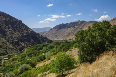 Zorats Kilisesi 'nden Yeghegis Nehri Kanyonu 'na bakın. Yeghegis, Ermenistan
