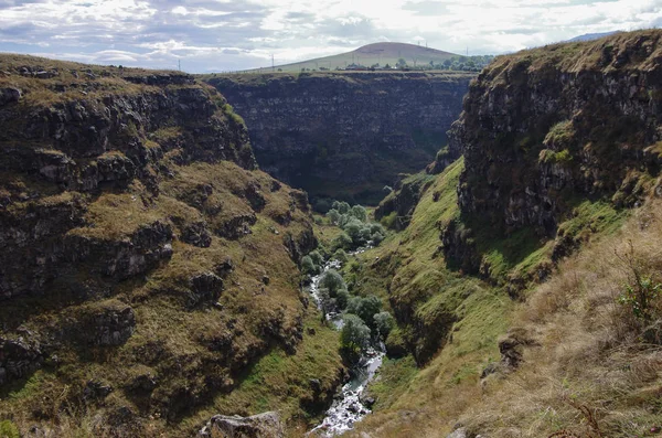 Vista del cañón del río Dzoraget cerca de la fortaleza de Lori Berd, Armen — Foto de Stock