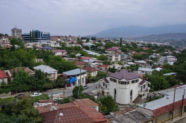 Вид сверху с воздуха на столицу Нагорного Карабаха Степанакерт — стоковое фото