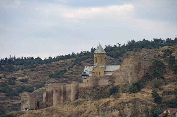 Die orthodoxe Kirche des hl. Georges in der Festung von narikala, Tiflis, Georgien — Stockfoto