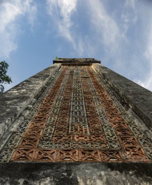 Hue, Vietnam - A UNESCO Dünya Miras Listesi için Tu Duc İmparatoru'nun Mezarı sütun