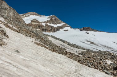 Vincent Pyramid Dağı ve Monte Rosa massif Punta Indren yakınındaki Bors buzul görüntüleyin. Alagna Valsesia'da alan, İtalya