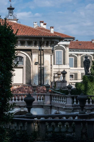 Borromeo palace on Isola Bella, view from garden, Lombardy, Italy, Lago Maggiore — Stock Photo, Image