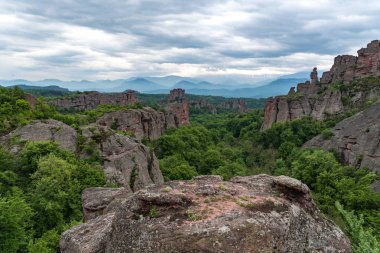 Belogradchik uçurum kayalar, doğa gem Landmark, Bulgaristan dağlar Panoraması