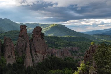 Belogradchik uçurum kayalar, doğa gem Landmark, Bulgaristan dağlar Panoraması