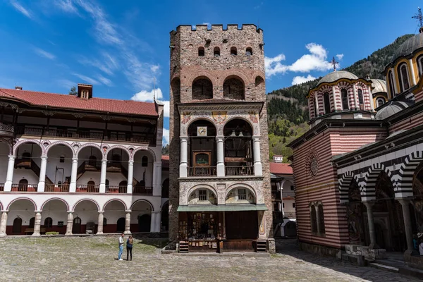 Mosteiro de Rila, Bulgária. O Mosteiro de Rila é o maior e mais famoso mosteiro ortodoxo oriental da Bulgária . — Fotografia de Stock