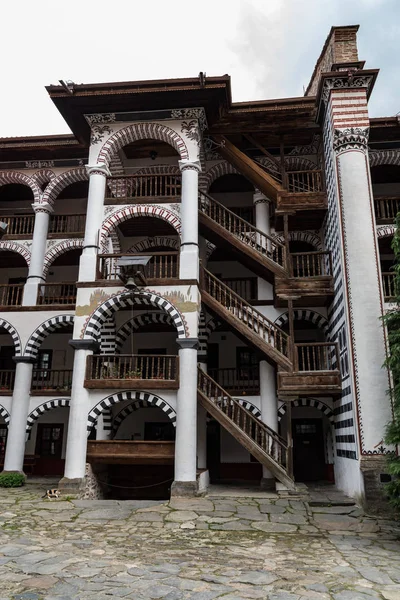 Rila Monastery, Bulgaria. The Rila Monastery is the largest and most famous Eastern Orthodox monastery in Bulgaria. — Stock Photo, Image