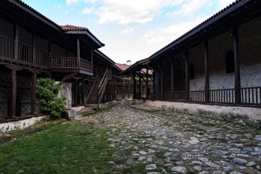 Melnik, Bulgaristan yakınlarındaki Rozhen Ortaçağ Ortodoks Manastırı, avlusunda