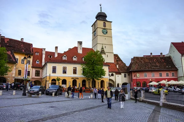 Die sf. treime (heilige Dreifaltigkeit) römisch-katholische Kirche Blick von der Piata Mare Street, — Stockfoto