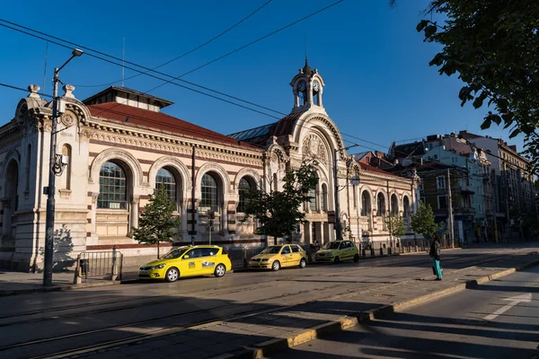 Knyaginya Maria Louise Boulevard a centrální budova na trhu Sofie. — Stock fotografie