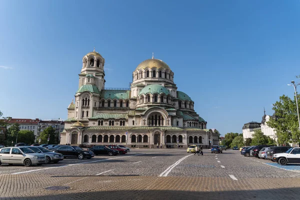 De Alexander Nevski-kathedraal in de binnenstad van Sofia, Bulgarije — Stockfoto