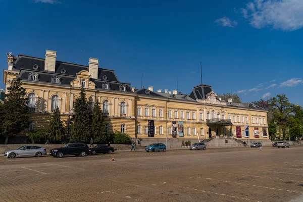 Departement van nationale kunstgalerij en etnografisch museum in voormalig koning paleis in Sofia Bulgarije. — Stockfoto