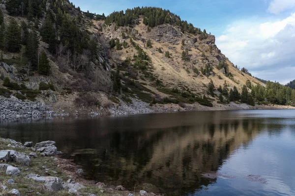 Озеро сухабо. Гірське озеро, Рильський хребет, Болгарія — стокове фото