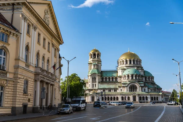 De Alexander Nevski-kathedraal in de binnenstad van Sofia, Bulgarije — Stockfoto