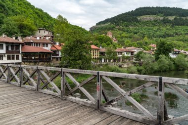 Vladishki Köprüsü veya Bishop Köprüsü, Yantra Nehri üzerinden ortaçağ köprüsü. Veliko Tarnovo, Bulgaristan
