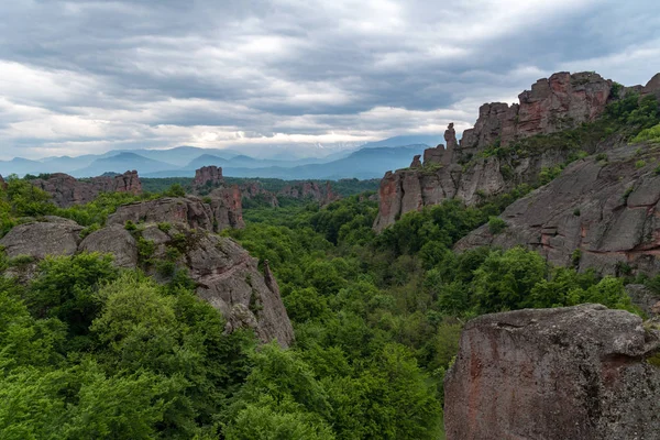 Panorama das montanhas das rochas do penhasco de Belogradchik, marco da jóia da natureza, Bulgária — Fotografia de Stock