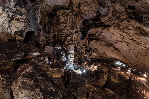 Bulgaristan 'ın kuzeybatısındaki Magura Mağarası, Vidin ilindeki Belogradchik' e yakın. — Stok fotoğraf