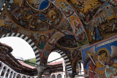  Rila Manastırı Frescos, Bulgaristan. Rila Manastırı Bulgaristan'ın en büyük ve en ünlü Doğu Ortodoks manastırıdır..
