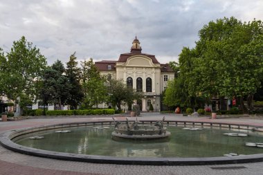  Filibe Belediye Binası önünde Stefan Stambolov meydanında Çeşmeler. Plovdiv, Bulgaristan
