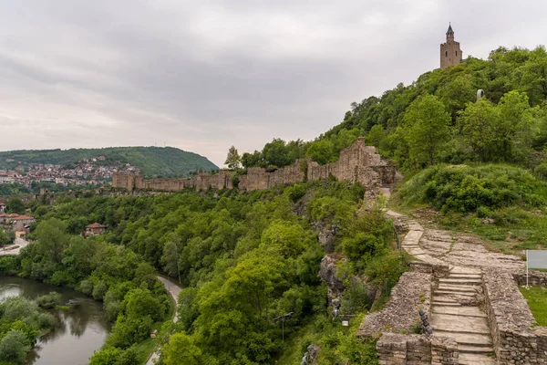 Torres e muralhas da Fortaleza de Tsarevets ain Veliko Tarnovo, Bulgária — Fotografia de Stock