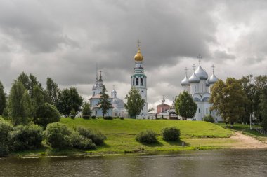 vologda River çan kulesi, alexander nevsky Kilisesi üzerinde görüntülemek ve saint sophia Katedrali, vologda, Rusya Federasyonu