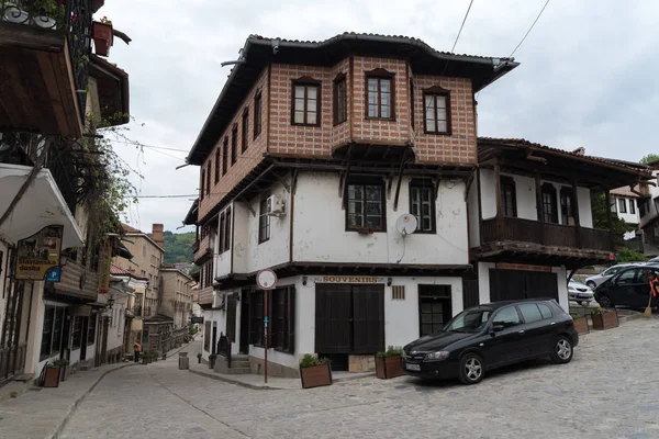 Traditional houses city center of medieval town of Veliko Tarnov — Stock Photo, Image