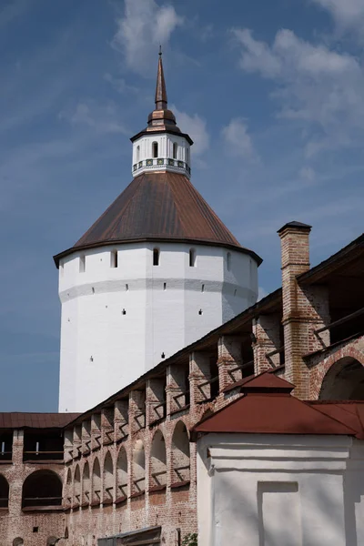 Torre Murallas Del Monasterio Kirillo Belozersky Monasterio Iglesia Ortodoxa Rusa — Foto de Stock
