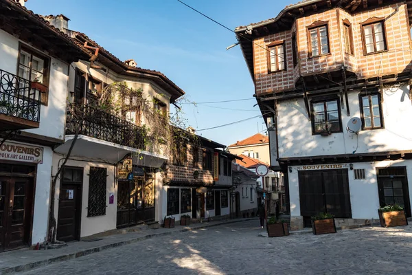 Traditionele huizen centrum van de middeleeuwse stad van Veliko Tarnovo — Stockfoto