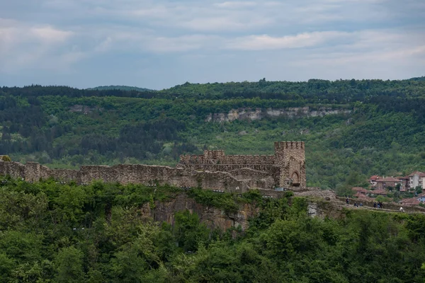 Porta d'ingresso della Fortezza di Tsarevets e della Chiesa Patriarcale sulla collina di Tsarevets a Veliko Tarnovo, Bulgaria — Foto Stock