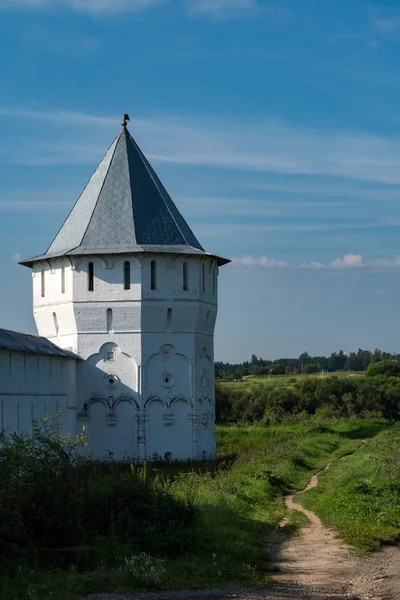 Mlýnský věžový a opevněný Val v Spaso-Prilutském klášteře, Vologda, Rusko — Stock fotografie