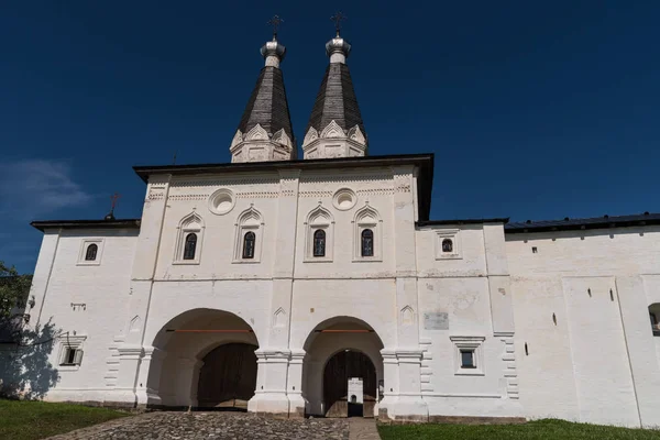 Epifani Kilisesi ve Ferapontov Belozersky manastırına giriş kapısı. Dünya Mirası. Vologda Bölgesi. Rusya — Stok fotoğraf