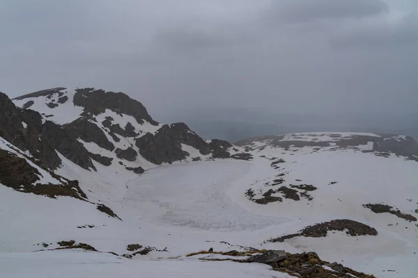 Paisaje de montaña de invierno en Bulgaria, Montaña de Rila, Siete lagos de Rila . —  Fotos de Stock