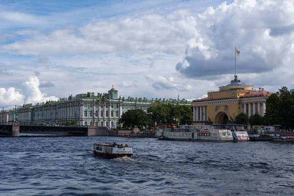 Sint Petersburg Rusland Juni 2020 Zicht Historische Gebouwen Van Het Rechtenvrije Stockafbeeldingen