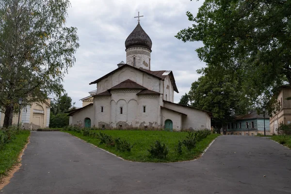 Kostel Nanebevzetí Panny Marie Bývalého Kláštera Nanebevzetí Panny Marie Pskově — Stock fotografie