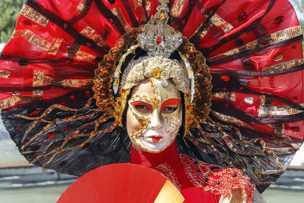 Almaty Kazakstan September 2018 Vacker Flicka Karneval Kostym Och Venetiansk — Stockfoto
