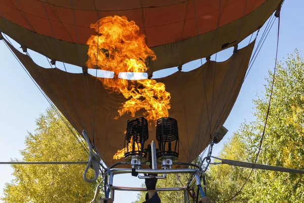 Felle Vlam Van Vuur Van Een Gasbrander Ballon Vullen Met — Stockfoto